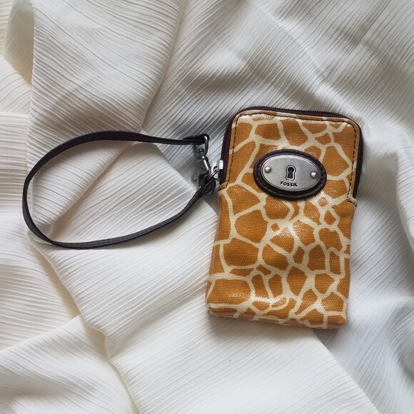 FOSSIL- KEY-PER wristlet- Giraffe Pattern - Picture 1 of 3